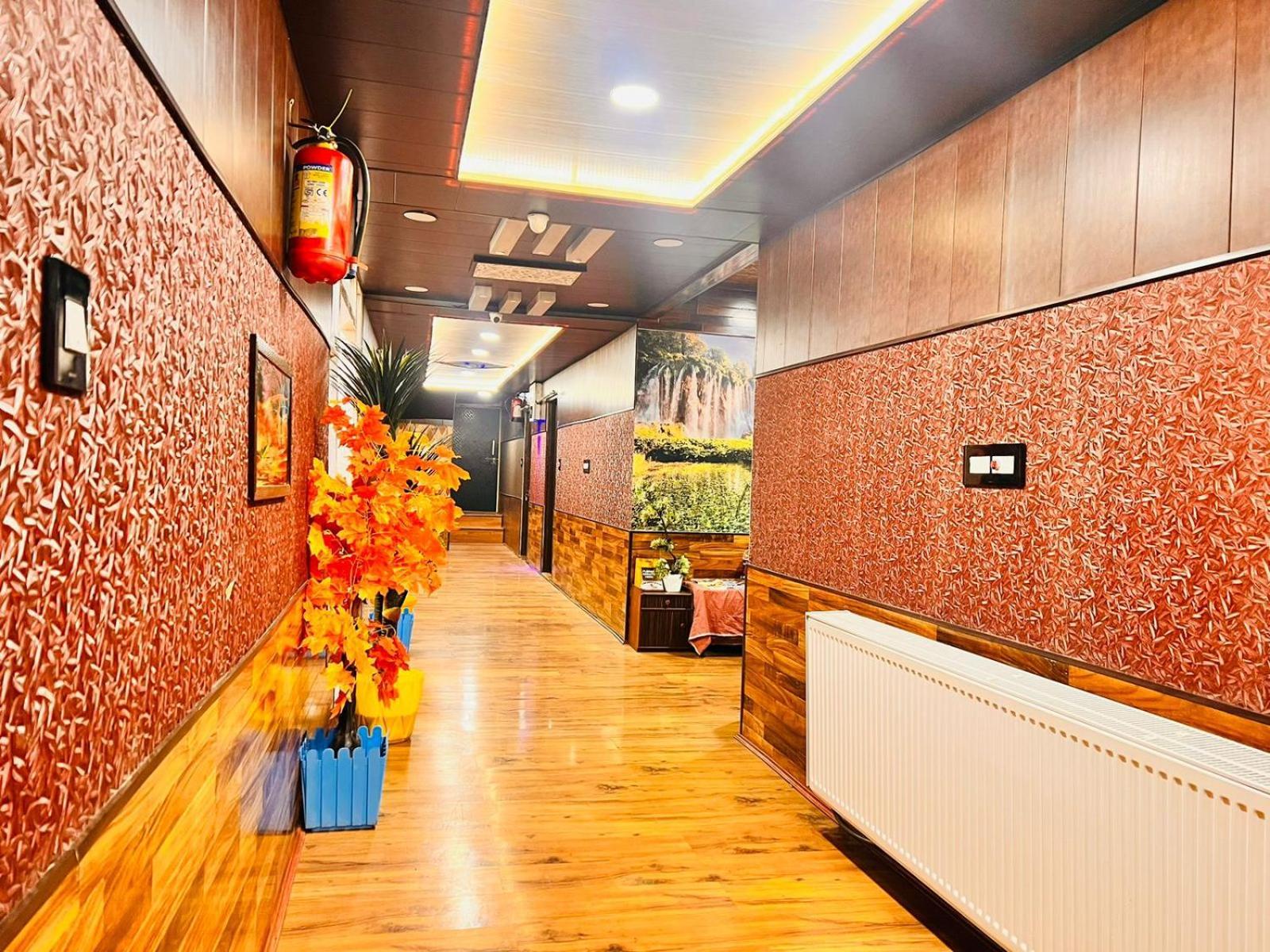Pine View Resort Gulmarg Exterior photo
